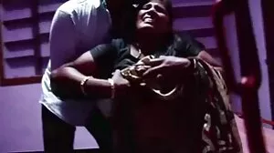 ප්‍රංශ පෙළඹවීම: සිහින් ලේකම්වරිය ඇගේ බූරුවා GP2157 භුක්ති විඳිනවා